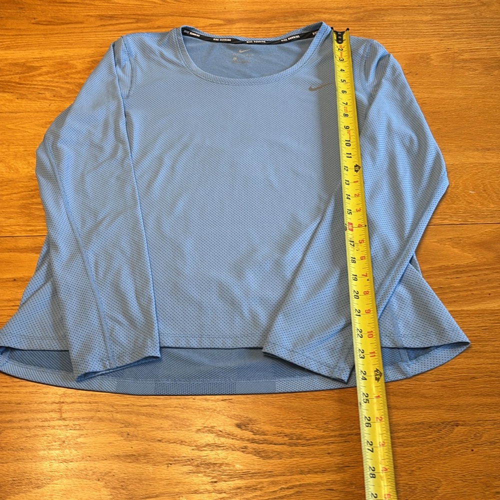 Nike Women’s Black and Blue Leggings with Light Blue Short Sleeve Top - Picture 6 of 11